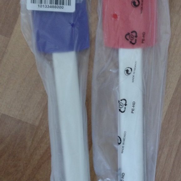 Tupperware spatulas - Picture 1 of 1